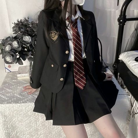 Korean School Uniform Boys And Girls, School Uniforms Cute, Korean High School Uniform, Cool Uniforms, Aesthetic Uniform, Cute School Uniform, Korean Uniform, Black School Uniform, School Uniform Ideas