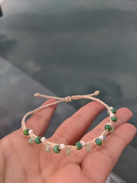 Clay Anklet Ideas, Beachy Beaded Bracelets, Songcord Ideas, Diy Summer Jewelry, Summer Jewelry Diy, Anklet Beads, Diy Anklet, Bead Anklets, Beachy Anklets