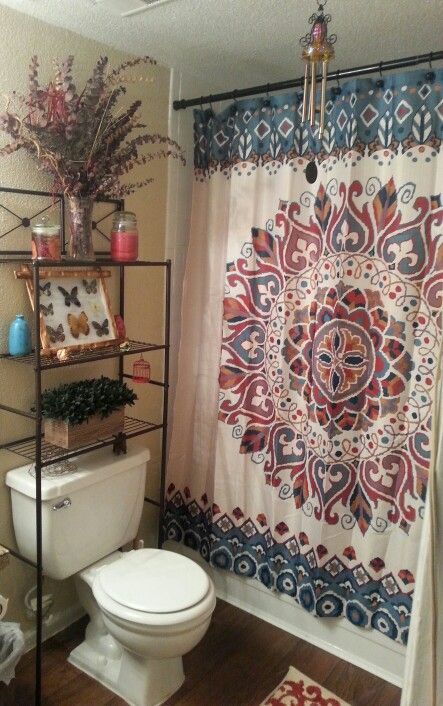 Hippie/Bohemian bathroom in small apartment Hippie Shower Curtain, Bohemian Bathroom Decor Small Spaces, Witchy Bathroom Ideas Bohemian, Studio Apartment Ideas Hippy, Hippy Bathroom Decor, Small Bohemian Apartment, Hippy Bathroom Ideas, Small Bohemian Bathroom, Hippy Apartment Decor