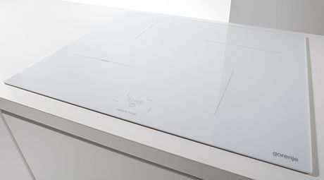 White Cooktop, Minimalist Hygge, New Kitchen Inspiration, Kitchen Hob, Island Cooktop, Kitchen Cooktop, White Leather Sofas, Induction Stove, Induction Cooker