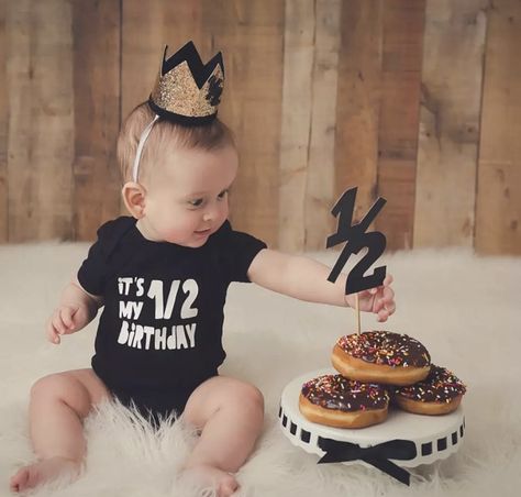 Outfits Gender Neutral, Half Birthday Baby Boy, 6 Month Baby Picture Ideas Boy, Half Birthday Shirt, Baby Boy Birthday Outfit, Half Birthday Baby, 6 Month Baby Picture Ideas, 2nd Birthday Photos, Birthday Bodysuit