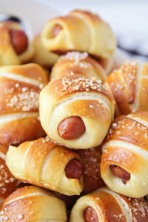 The Baker Upstairs: Mini Pretzel Dogs Mini Pretzel Dogs Recipe, Mini Pretzel Dogs, Pretzel Dogs Recipe, Pretzel Dog, October Treats, Pretzel Dogs, Mini Hot Dogs, Mini Appetizers, Wedding Appetizers