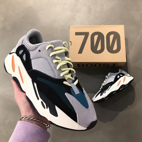 Yeezy Wave Runner 700 Outfit, Yezzy Shoes Women, Yeezy Wave Runner, Branded Sneakers, 27 Birthday, Kanye West Adidas, Shoes Wishlist, Runners Outfit, Adidas Shoes Yeezy