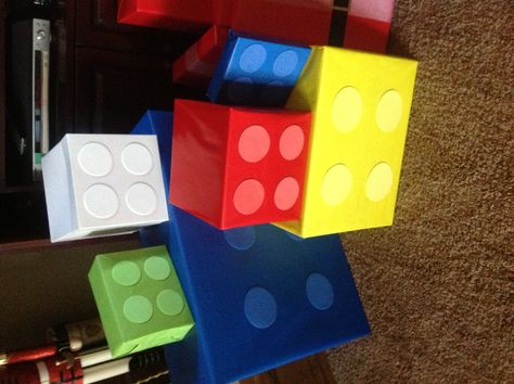 Lego gift wrap from Dollar Store finds! Lego Gift Wrapping Ideas, Lego Gift Bags, Lego Party Decorations, Lego Gift, Lego Friends Party, Lego Cupcakes, Lego Ninjago Party, Gift Bag Ideas, Ninjago Birthday