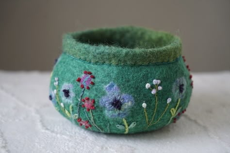 Needle Felt Bowl, Felted Basket Diy, Felt Bowl, Felt Bowls, Wet Felted Bowls, Portland With Kids, Wet Felting Tutorial, Felted Basket, Felt Yarn