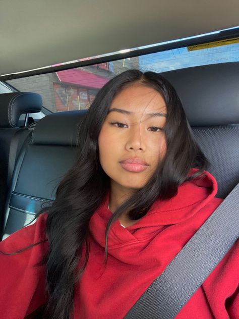 Car selfie Car Selfies Aesthetic, Car Selfies Instagram, Effortless Selfie, Natural Selfie, Caramel Skin, Car Selfies, Car Selfie, Teenage Fashion, Minimalist Wardrobe