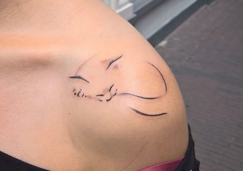 25 Best Small Cat Tattoo Designs - The Paws Small Cat Tattoo, Cat Outline Tattoo, Cat Paw Tattoos, Thumb Tattoos, Cute Cat Tattoo, Black Cat Tattoos, Paw Tattoo, Muster Tattoos, Silhouette Tattoos