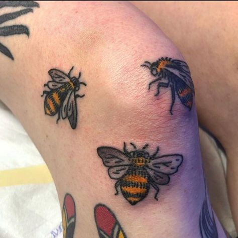 Bees On Knees Tattoo, The Bees Knees Tattoo, Bee Tattoo On Knee, Nature Knee Tattoo, Bee Tattoo Knee, Bee Knee Tattoo, Pun Tattoo, Over The Knee Tattoo Words, Bees Knees Tattoo