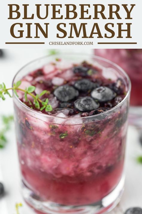 This blueberry smash cocktail is made with fresh blueberries, lemon juice, jam, thyme and gin that is topped off with some ginger ale, making it a refreshing summer drink. #blueberrysmash #blueberrycocktail #blueberrydrink #summercocktail #fruitcocktail | chiselandfork.com Blueberry Drinks, Gin Drink Recipes, Blueberry Cocktail, Blueberry Gin, Cocktail Recipes Whiskey, Blueberry Season, Gin Recipes, Gin Cocktail Recipes, Gin Drinks