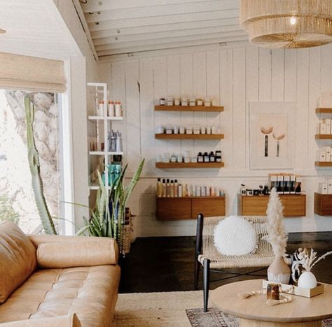 Boho Waiting Room Salon, Earthy Salon, Boho Salon Suite, Salon Waiting Area Ideas, 70s Inspired Hair, Salon Waiting Area, Salon Reception Area, Beauty Salon Interior Design, Suite Ideas