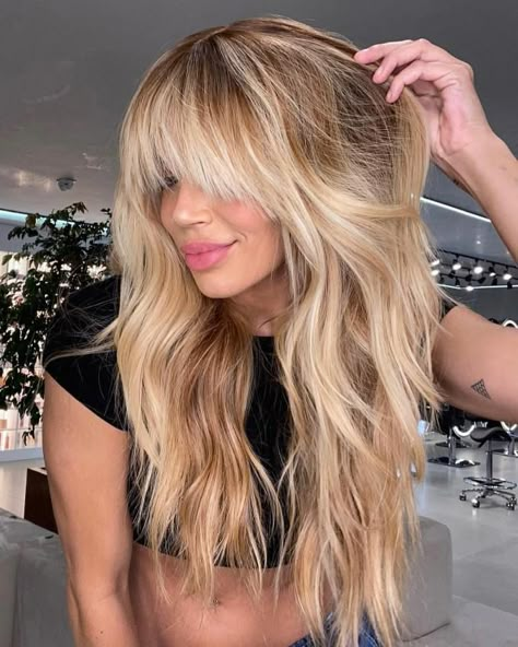 Long Blonde Hairstyle with Shaggy Layers Long Blonde Balayage With Bangs, Long Blond Haircut, Bangs With Blonde Hair, Shag Long Hair Choppy Layers, Choppy Layers For Long Hair Straight, Shaggy Layers Long Hair, Long Shaggy Bangs, Long Layered Hair Blonde, Long Blonde Haircuts