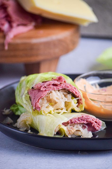 Low-carb Reuben Cabbage Wraps - The Jam Jar Kitchen Ruben Wraps Low Carb, Ruben Wraps, Keto Ruben, Keto Cabbage Recipes, Low Carb Reuben, Keto Cabbage, Lunch Dishes, Beyonce Body, Fast Healthy Dinner