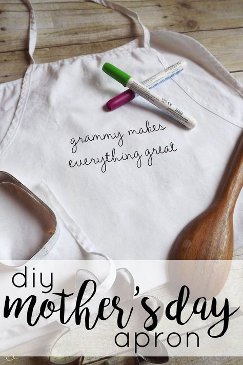 Diy Apron For Grandma, Grandma Apron Diy, Apron Diy, Diy Gifts Cheap, Surprise Ideas, Diy Apron, Crafts For Teens To Make, Giving Gifts, White Apron