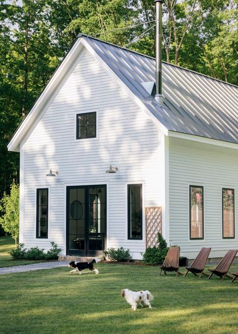 New England Cabin, Vermont Forest, New Door Design, Vermont House, Tranquil Home, Cabin Exterior, Gorgeous Doors, New England Travel, Yellow Doors