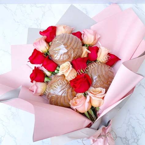 Valentine Conchas, Concha Bouquet, Teen Gift Basket, Food Bouquet, Chocolate Covered Strawberries Bouquet, Baby Milestones Pictures, Dyi Gifts, Chocolate Roses, Creative Birthday Gifts