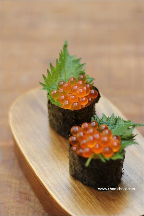 Caviar Sushi, Japanese Salmon, Salmon Caviar, Japanese Food Sushi, Japan Sushi, Food Japanese, Sushi At Home, Cauli Rice, Food Japan