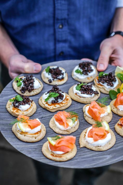 Brilliant Blinis with Sweet and Savoury Toppings - food to glow Blinis Toppings, Cream Cheese Salmon, Quick And Easy Appetizers, New Year's Food, Mini Pancakes, Amazing Appetizers, Tiny Food, Snacks Für Party, Best Appetizers