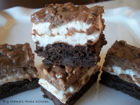 Marshmello krispie brownies Marshmallow Peanut Butter, Brown Eyed Baker, Butter Crunch, Brownie Bars, Sweets Bar, Peanut Butter Crunch, Peanut Butter Marshmallow, Cookie Snack, Kitchen Time