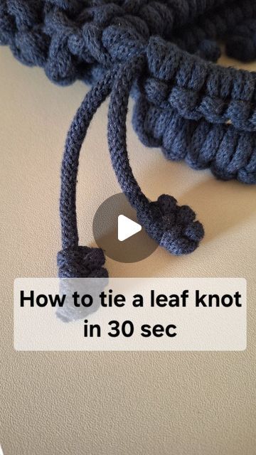 Tutorial how to tie macrame leaf knot. Watch the video to learn basic macrame knot. Leaf knot is used to decorate wall hangings. It can be used to finish macrame handbag or other macrame project. Macrame Leaf Knot Tutorial, Macrame Leaf Tutorial, Handbag Wall, Macrame Leaf, Macrame Tutorials, Knots Tutorial, Macrame Tutorial, Save For Later, Bracelet Ideas