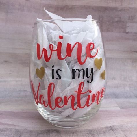 Valentines Vinyl Ideas, Cricut Valentine Ideas, Cricut Valentines Projects, Horse Valentine, Cricut Valentine, Cricut Valentines, Valentines Day Wine, Heart Horse, Wine Images