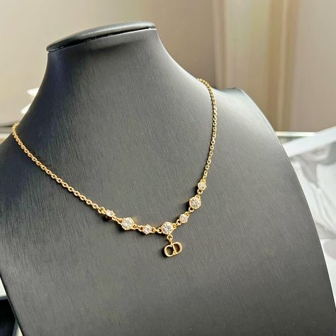 dior necklace Designer Necklace, Dior Necklace Aesthetic, Necklace Dior, Dior Aesthetic Necklace, Dior Necklace Pearl, Dior Jewelry Necklace, Dior Jwellary, Dior Gold Necklace, Dior Necklace