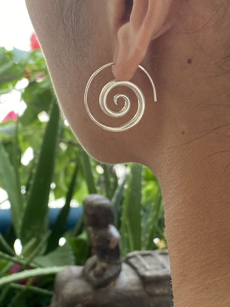 7/8 inches Medium size "fake Gauges" Coil Earrings Coil Design, Dope Jewelry, Spiral Earrings, Funky Jewelry, Men Earrings, Sea Glass Jewelry, Wire Earrings, Simple Earrings, Jewelry Inspo