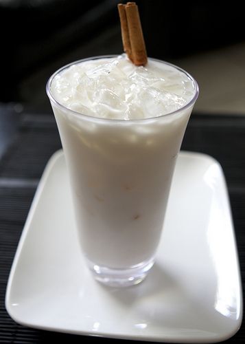 Horchata: A refreshing Mexican drink made with rice, milk, vanilla, and cinnamon. A great balance for spicy foods, enjoy this served over ice. Horchata Aesthetic, Horchata Recipe, Mexican Food Dishes, Mexican Drinks, Mexican Cooking, Hispanic Food, Latin Food, Smoothie Drinks, Mexican Dishes