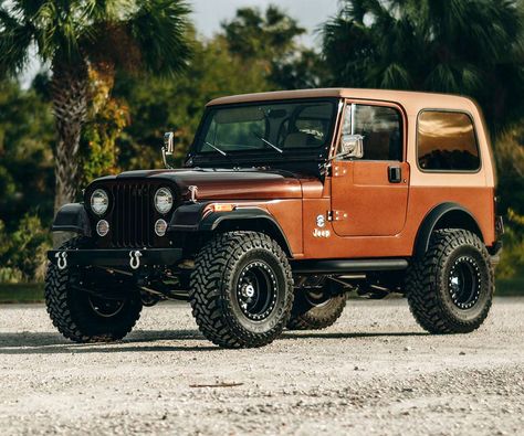 Vintage Suv Cars, Jeep Cj7 Ideas, Brown Jeep Wrangler, Brown Jeep, Jeep Ika, Jeep Wranger, Cj Jeep, Jeep Camping, Chevy Nomad