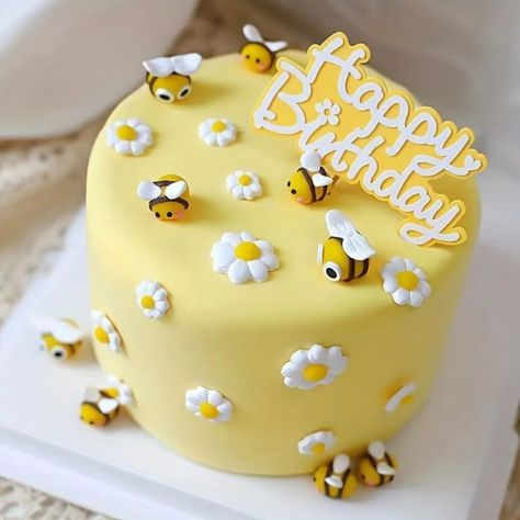 Bumblebee Birthday Cake idea✨🐝 #bumblebee🐝 #bumblebeebabyphotography #bumblebeedress #bumblebeebirthdayparty #beebirthdaycake Bumblebee Birthday Cake, Bumblebee Cake, Bumblebee Birthday, Bumble Bee, Fondant, 1st Birthday, Birthday Cake, Happy Birthday, Cake