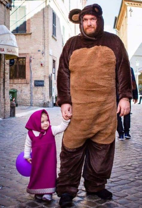 padres geniales 5 Marsha And The Bear, Bear Halloween, Diy Kostüm, Bear Costume, Masha And The Bear, Bear Party, Family Costumes, Cute Halloween Costumes