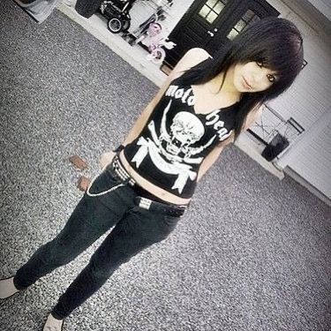 Emo Girl 2000s, Scene Girl Fashion, Emo Party, 2010 Outfits, Emo Scene Outfits, Emo Scene Girls, Emo People, Mcbling Fashion, Emo Things