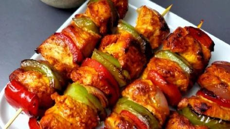 Pan-Fried Chicken Skewers Recipe | DIY Joy Projects and Crafts Ideas Chicken Kebab, Chicken Skewer Recipe, Diy Joy, Chicken Vegetable, Pan Fried Chicken, What To Make For Dinner, Skewer Recipes, Chicken Kebabs, Chicken Skewers