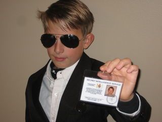 Make Your Own James Bond 007 ID Card James Bond Dresses, James Bond Theme Party, James Bond Outfits, 007 Party, Bond Outfits, James Bond Party, James Bond Theme, Spy Party, Holiday Party Attire