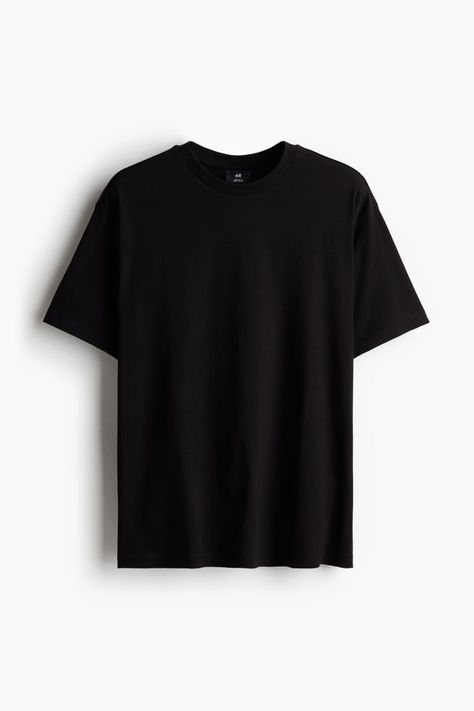 Loose-fit T-shirt in lightweight cotton jersey with a generous  but not oversized silhouette. Ribbed crew neck  dropped shoulders  and a straight-cut hem. Black T Shirt Outfit Men, Black Shirt Men, Mens Black T Shirt, Summer Costume, Oversized Shirt Men, Black T Shirt Men, T Shirt Inspiration, Plain Black T Shirt, Outfit Collages