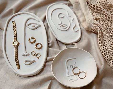 diy clay face plates • craft • frankie magazine • australian fashion magazine online Diy Keramik, Diy Gifts To Make, Face Plates, Clay Plates, Christmas Gifts To Make, Diy Air Dry Clay, Air Clay, Clay Inspo, Astuces Diy