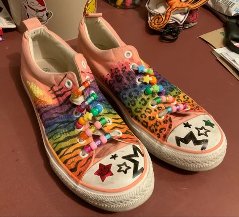 Scene Shoes Beads, Kandi Shoes, Scene Rainbow, Drawing On Shoes, Shoes Beads, Scene Shoes, Kandi Beads, I Love Drawing, Shoes Drawing