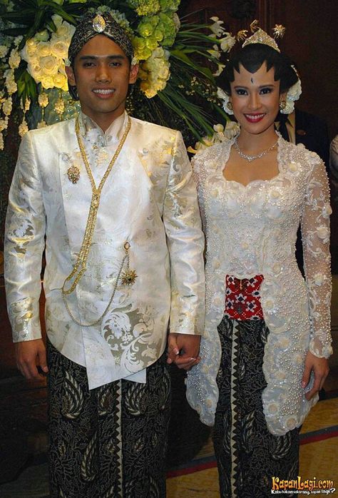 Dian Sastro Wedding Kebaya, Renda Kebaya, Indonesian Kebaya, Javanese Wedding, Kebaya Lace, Kebaya Wedding, Indonesian Wedding, Batik Kebaya, Kebaya Dress