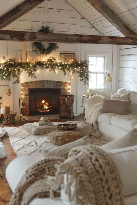 Cottage Christmas, Christmas Mantel Decorations, Christmas Decorations Living Room, Christmas Living Rooms, Christmas Bedroom, Farmhouse Christmas Decor, Decoration Inspiration, Decor Trends, A Living Room