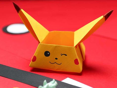 Een Pikachu bakje knutselen voor je Pokemon kaarten & spulletjes Pikachu, Pokemon, Pokémon