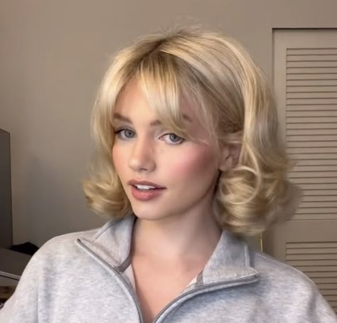 50s Hairstyles, Penteado Cabelo Curto, Short Hair With Bangs, Short Blonde Hair, Cut My Hair, Aesthetic Hair, Hairstyles Haircuts, Vintage Hairstyles, Prom Hair