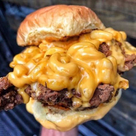 Mac And Cheese Burger, Easy Dinner Desserts, Man Food, Food Goals, Food Is Fuel, Unhealthy Food, Food Obsession, Dessert For Dinner, Food Cravings