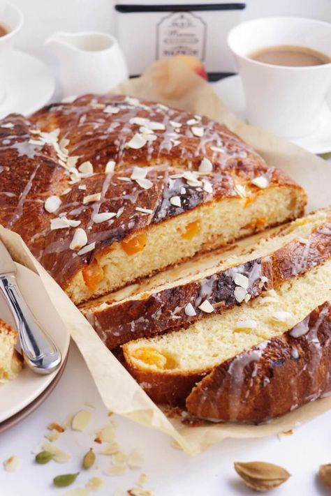 Apricot Breakfast, Breakfast Buffet Table, Apricot Recipes, Breakfast Bread Recipes, Hotel In Paris, French Cheese, Breakfast Bread, Sugar Icing, Recipes Delicious