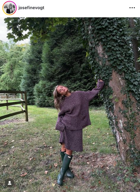 Outfits With Wellies, Wellies Outfit, English Countryside Fashion, Cottagecore Fits, Countryside Outfit, Rain Boot Outfit, Countryside Fashion, Hunter Boots Outfit, Lazy Style