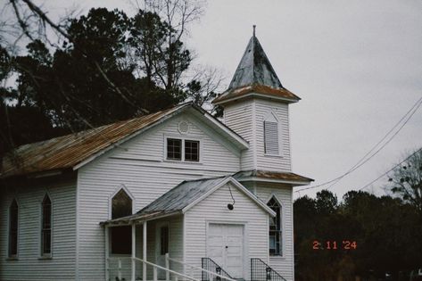 𝟹𝟻𝚖𝚖 𝚒𝚗 𝚖𝚢 𝚜𝚖𝚊𝚕𝚕 𝚝𝚘𝚠𝚗 𝜗𝜚 ⛪️ ♡ Small Town Aesthetic, Delta Green, Town Aesthetic, Church Aesthetic, Attic Bedrooms, Southern Gothic, Church Architecture, Gothic Aesthetic, Color Film