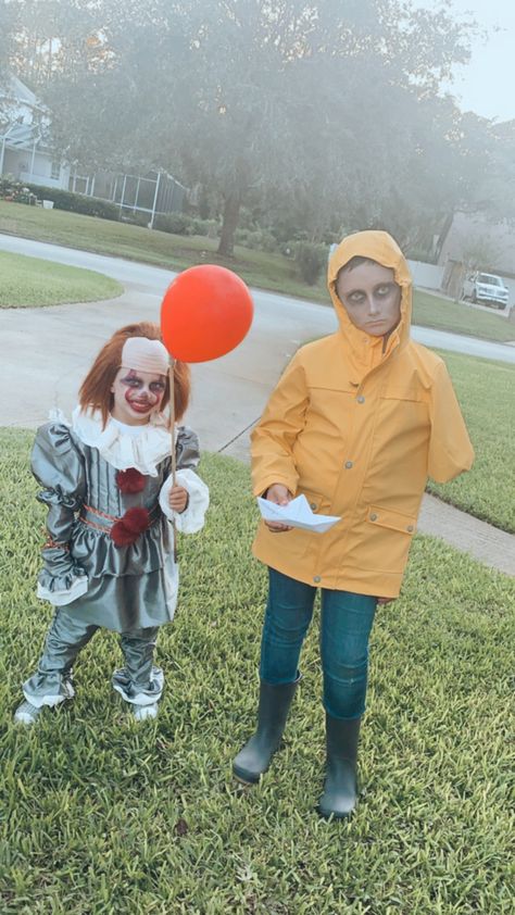 Georgie Pennywise Costume, It And Georgie Costume, Penny Wise And Georgie Costume Couple, Georgie It, Penny Wise And Georgie Costume, Diy Georgie Costume It, Kids Pennywise Makeup, Georgie Makeup It, Cute Couple Halloween Costumes