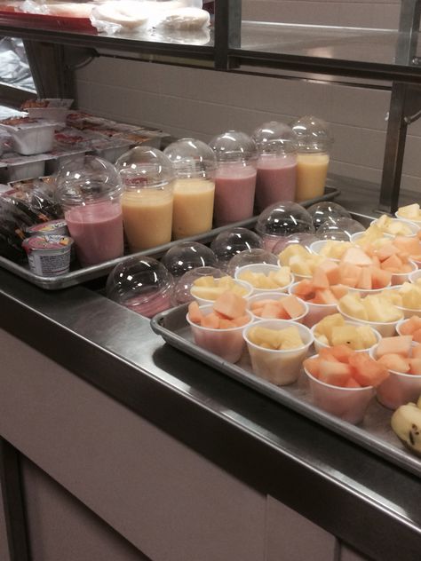 Smoothies for breakfast Korean Highschool Cafeteria, School Lunch Cafeteria Aesthetic, Lunch Room Aesthetic, School Lunchroom Aesthetic, High School Cafeteria Food, High School Lunch Aesthetic, School Breakfast Aesthetic, Aesthetic School Cafeteria, Boarding School Food