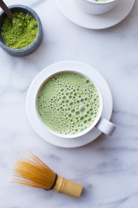 Vanilla Almond Milk Matcha Latte - Making Thyme for Health Matcha Almond Milk, Almond Milk Latte, Lentil Chili, Green Matcha, Best Matcha, Green Tea Recipes, Matcha Recipe, Avocado Smoothie, Vanilla Almond Milk