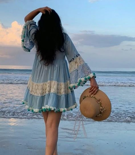 Beach Side Dress For Women, Solo Travel Picture Ideas, Beach Side Photoshoot Ideas, Beach Solo Photo Ideas, Solo Poses Instagram, Goa Fits, Goa Pics, Solo Beach Poses, Photoshoot At The Beach