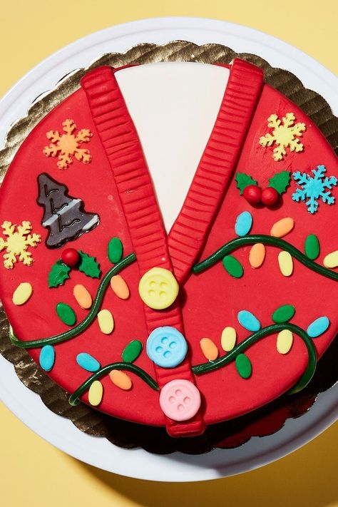 Ugly Christmas Sweater Cake, Ugly Sweater Cake, Sweater Cake, Ugly Sweater Ideas, Christmas Cupcake Cake, Christmas Cookie Cake, Christmas Themed Cake, Tacky Sweater, Bolo Minnie