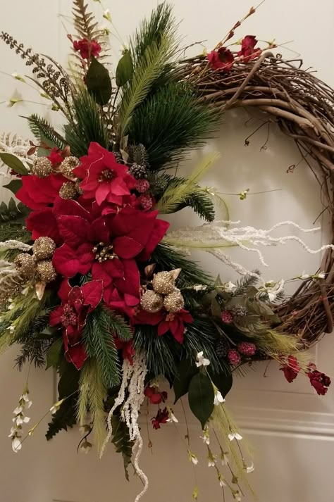 Christmas Wreaths Poinsettia, Wreaths With Poinsettias, Diy Poinsettia Wreath, Pointsetta Christmas Decor, Christmas Wreaths For Front Door Elegant Traditional, Christmas Wreaths With Poinsettias, Victorian Christmas Wreath, Christmas Flower Wreath, Pointsetta Wreath